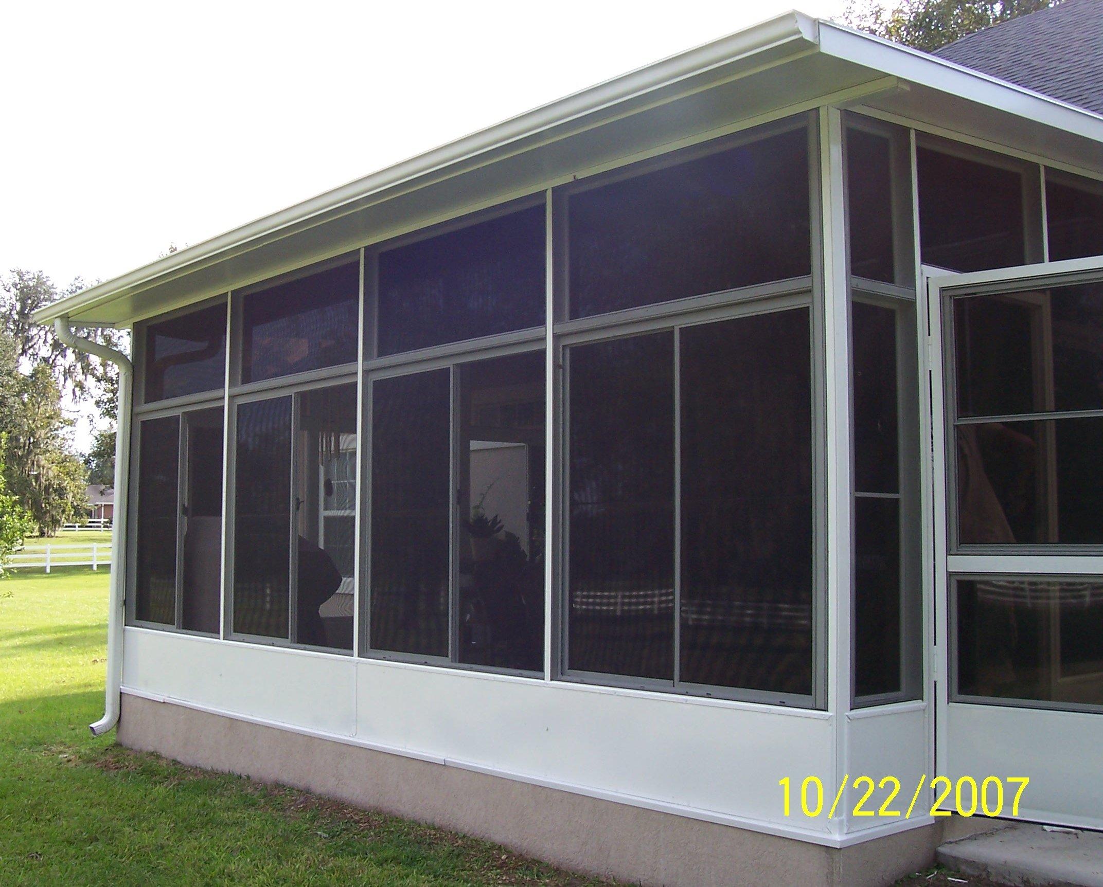 Minimalist Garage Door Vinyl Screen for Simple Design